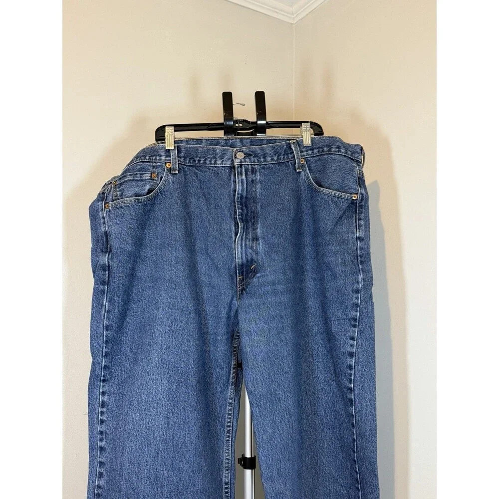 Levi’s Men’s Blue Denim Jeans Relaxed Fit Straight Mid Rise Medium Wash 5-Pocket